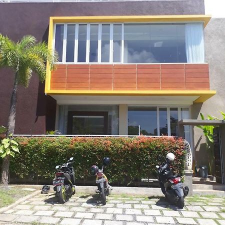 Brielle Guest House Jimbaran  Exterior photo