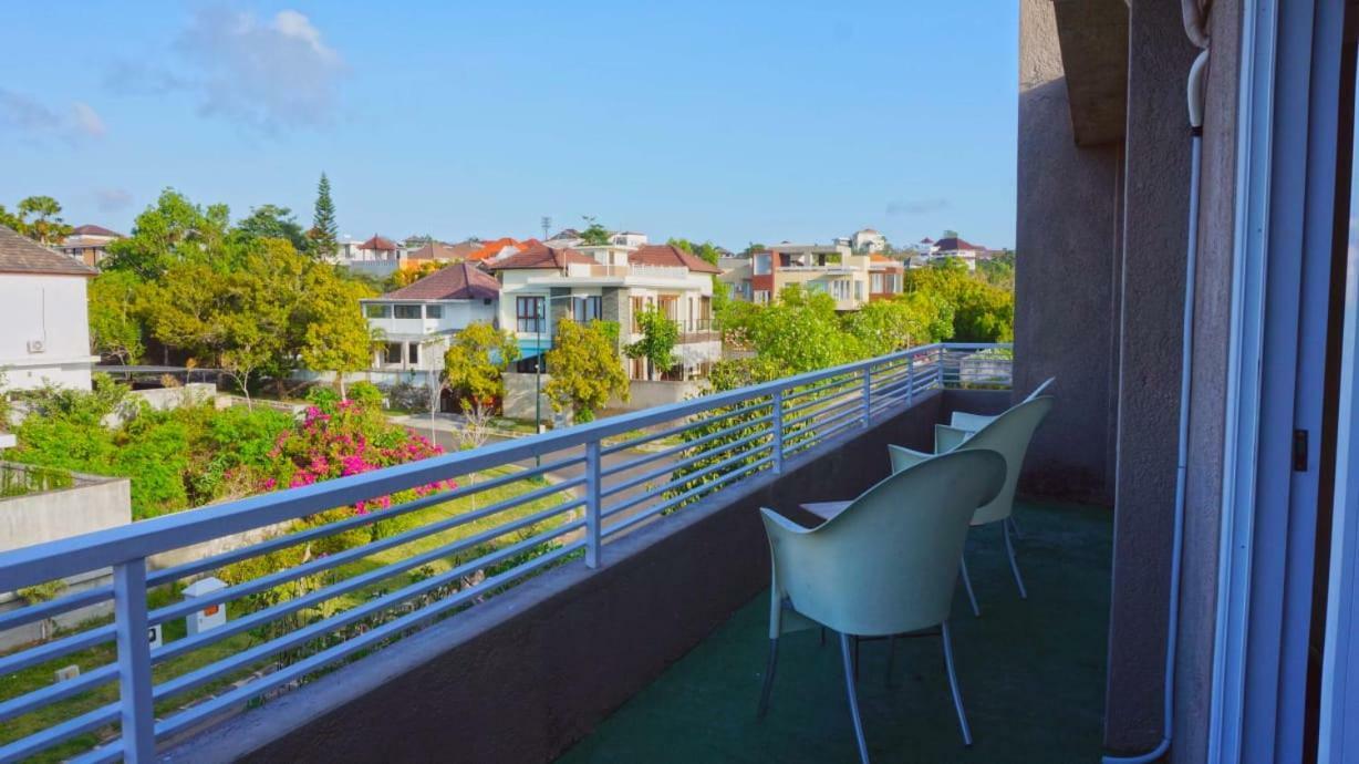 Brielle Guest House Jimbaran  Exterior photo